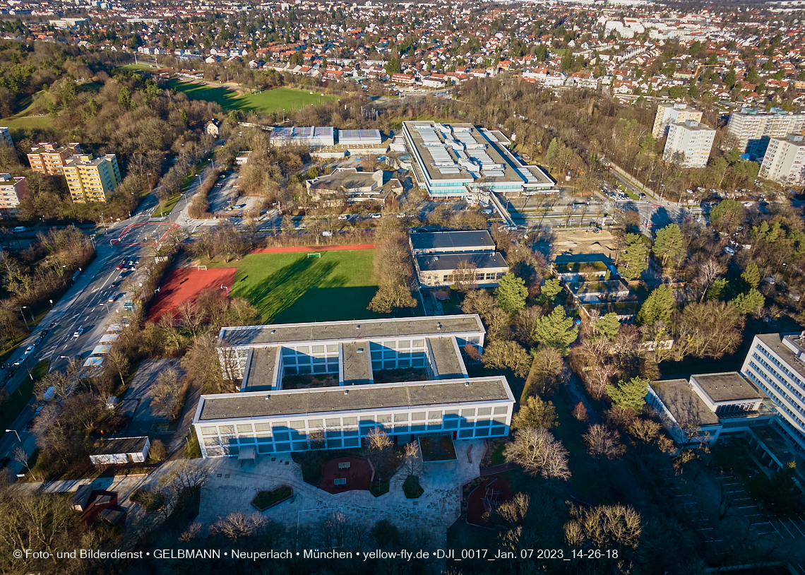 07.01.2023 - Luftbilder von der Baustelle an der Quiddestraße 'Haus für Kinder' in Neuperlach